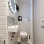 Orange Mere Apartment *